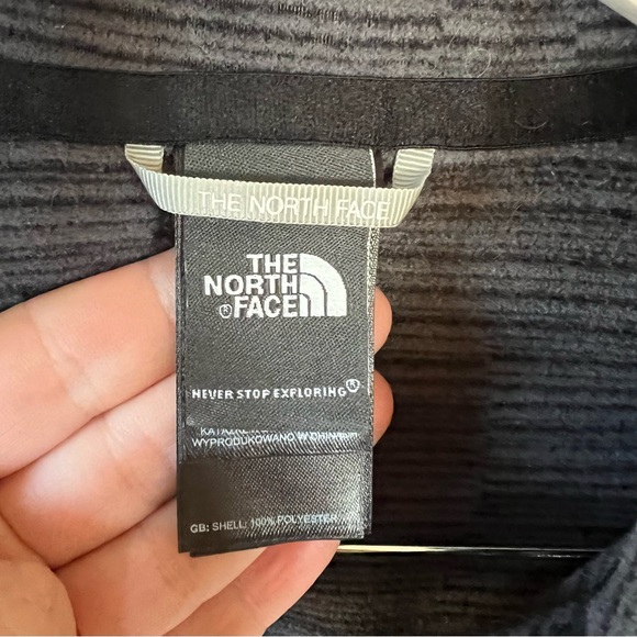 The North Face Glacier 1/4-Zip Pullover Lightweight - Picture 5 of 9